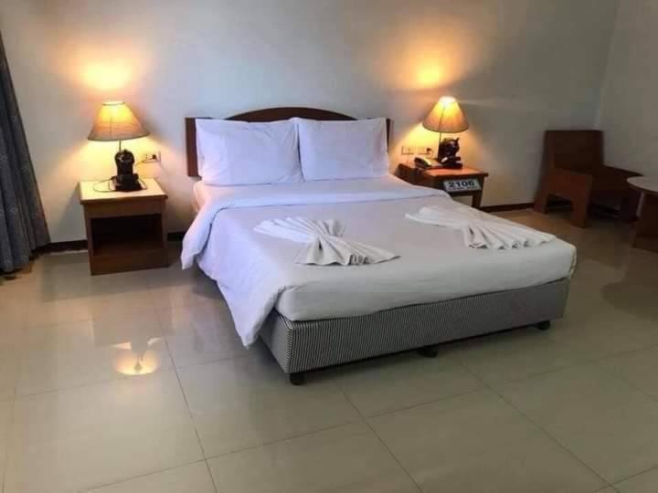 Vatchara Northgate Hotel Nakhon Sawan Ngoại thất bức ảnh