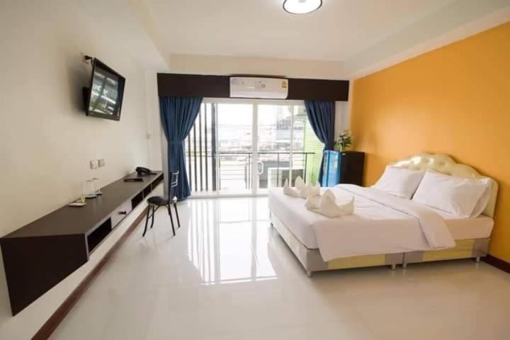 Vatchara Northgate Hotel Nakhon Sawan Ngoại thất bức ảnh
