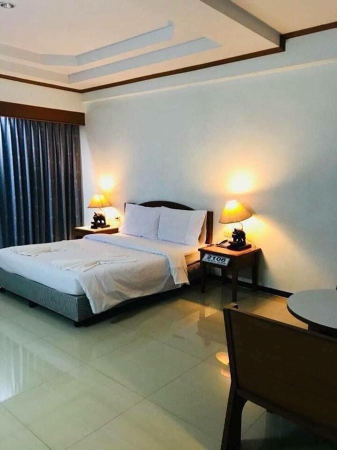 Vatchara Northgate Hotel Nakhon Sawan Ngoại thất bức ảnh