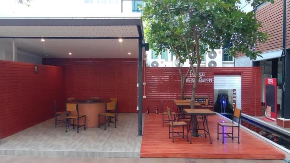 Vatchara Northgate Hotel Nakhon Sawan Ngoại thất bức ảnh