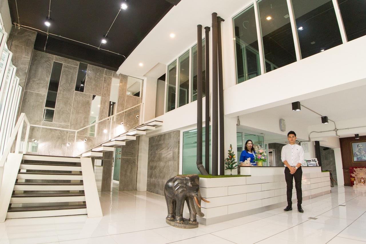 Vatchara Northgate Hotel Nakhon Sawan Ngoại thất bức ảnh